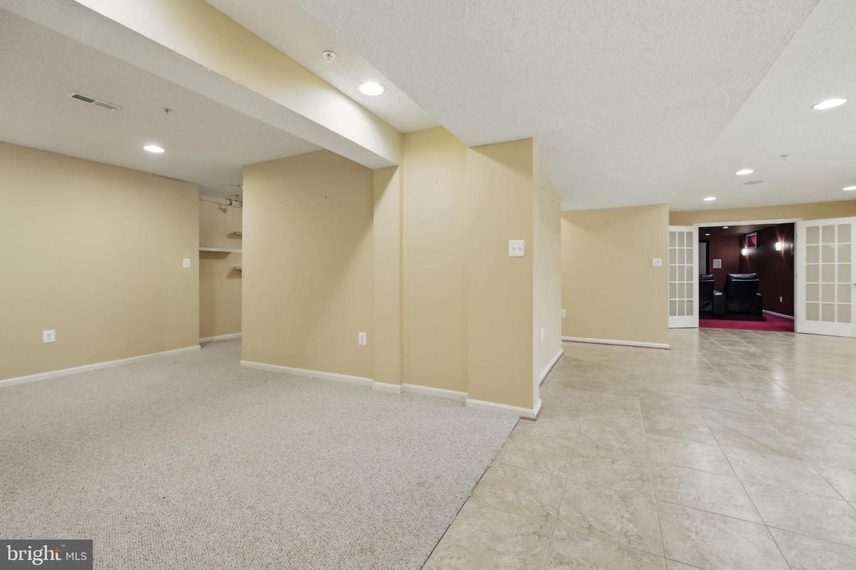 Empty room, Interior, Recessed Lighting