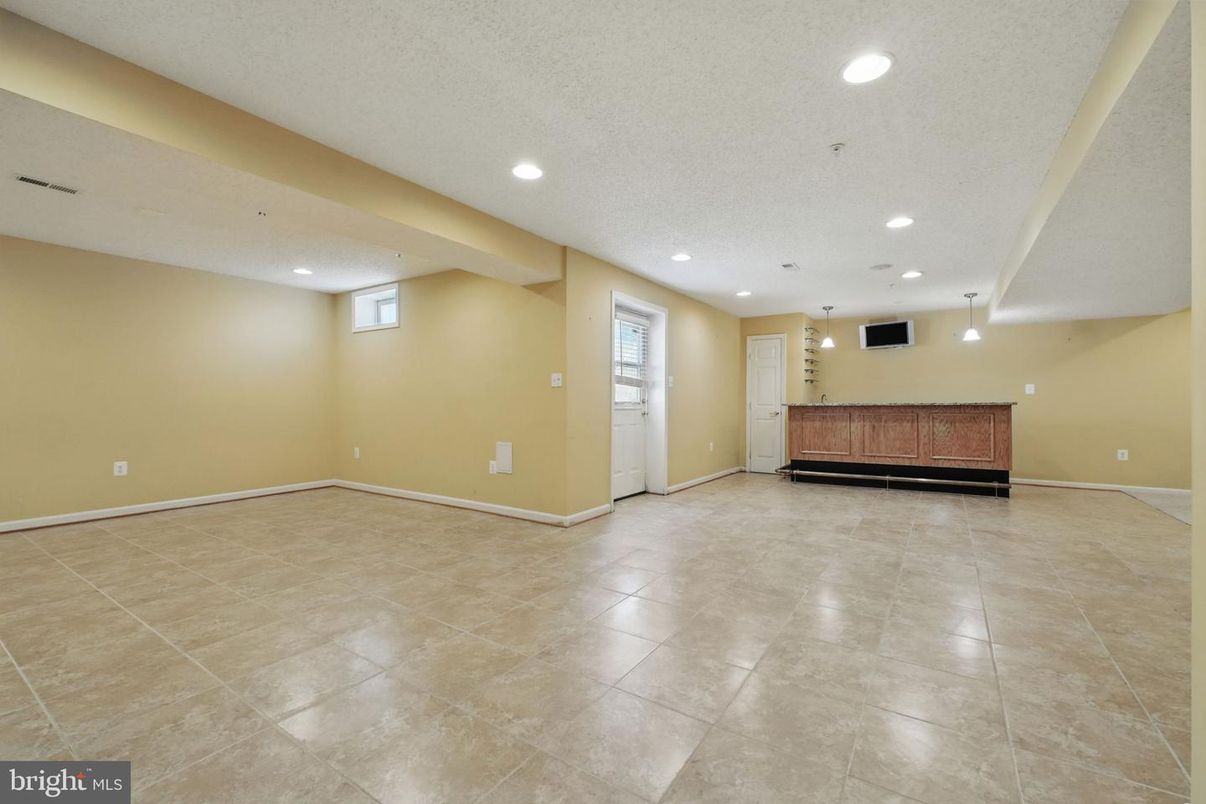 Empty room, Interior, Pendant Lights, Recessed Lighting