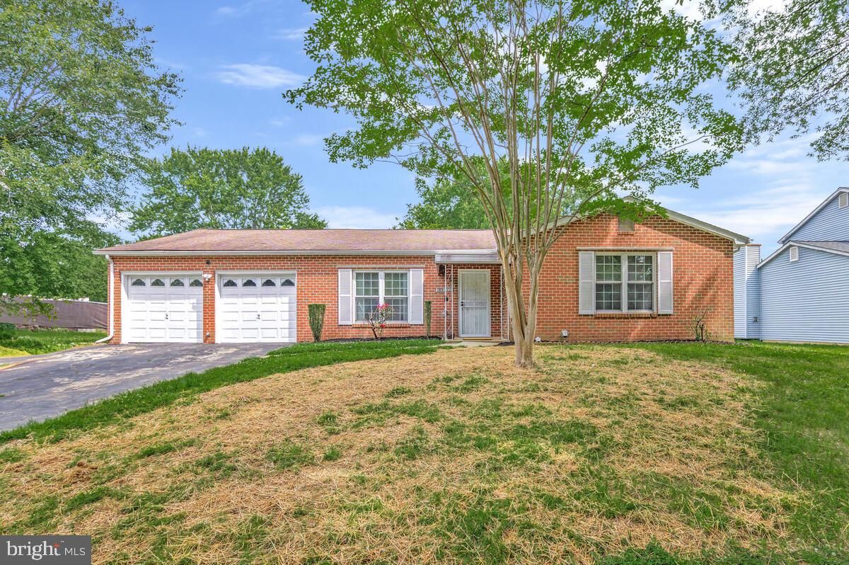 Attached, Exterior, Facade, Brick Facade, Ranch