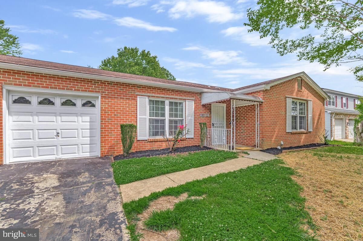 Attached, Exterior, Facade, Brick Facade, Ranch