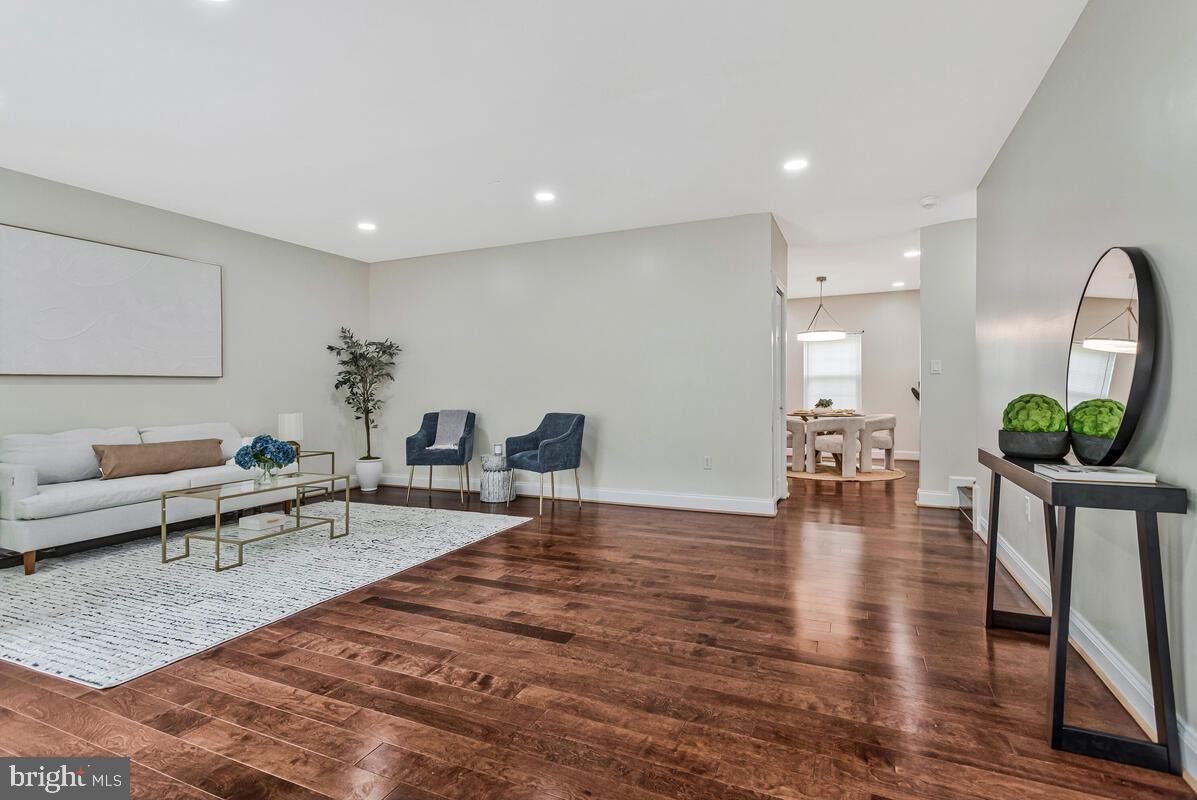 Interior, Living room, Pendant Lights, Recessed Lighting, Wood Texture Flooring