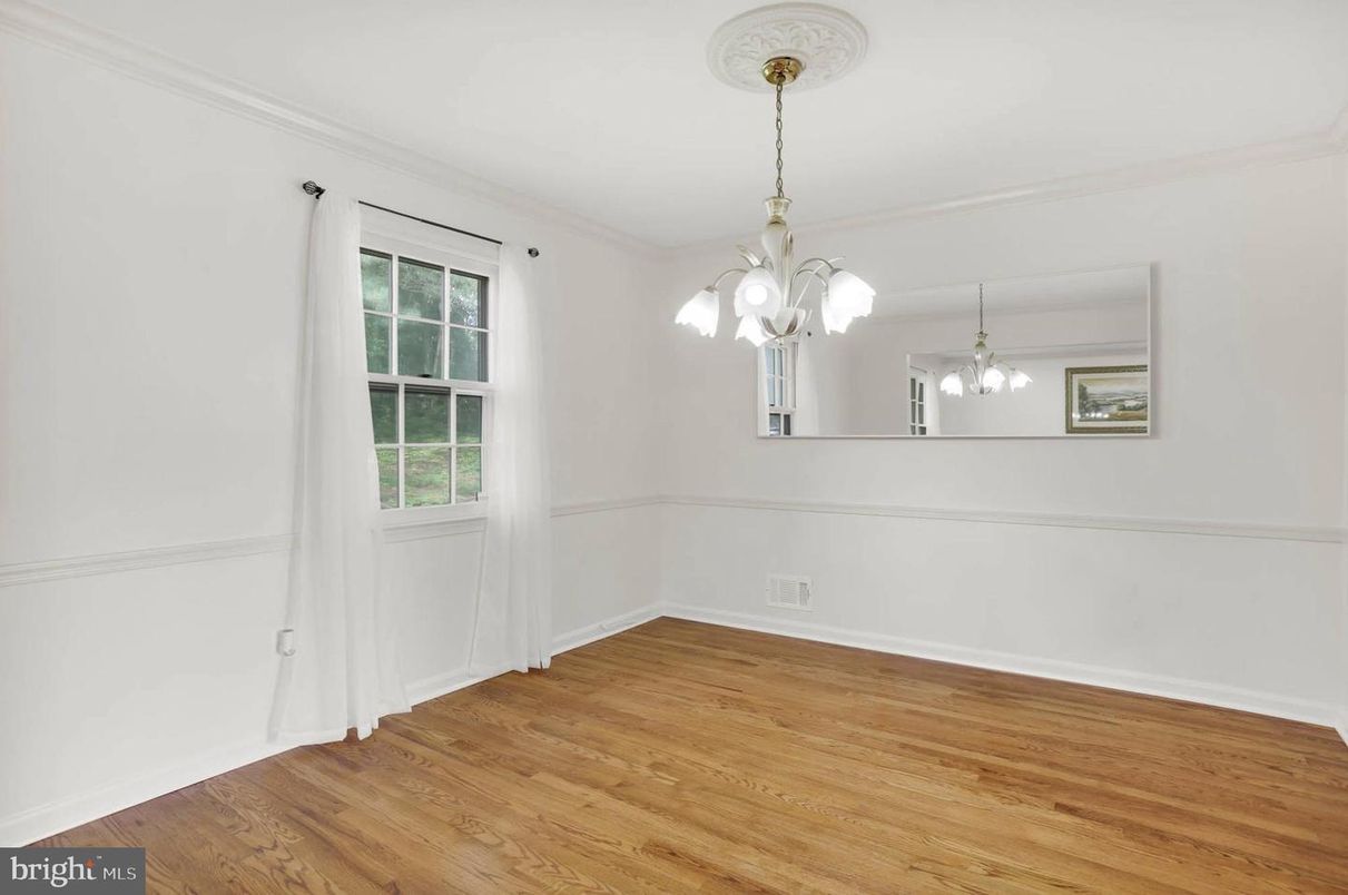 Chandelier, Empty room, Interior, Wood Texture Flooring