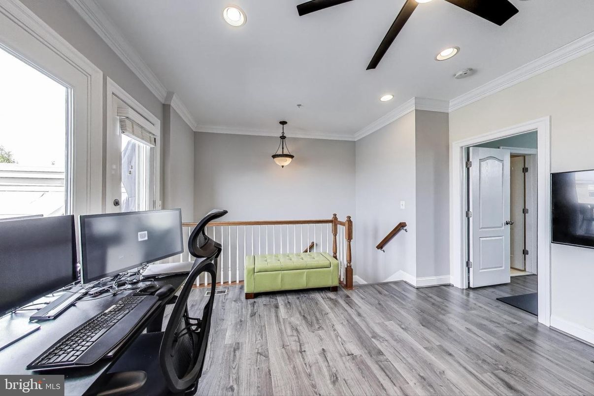 Home Office, Interior, Pendant Lights, Recessed Lighting, Wood Texture Flooring