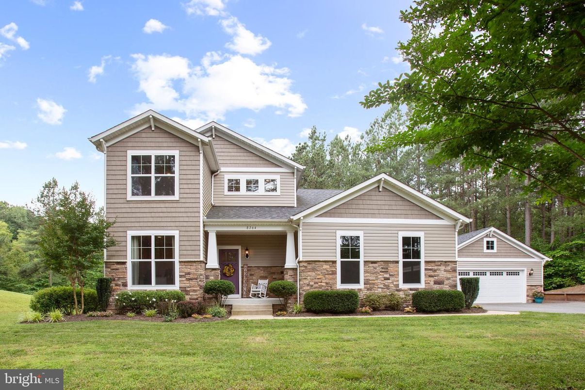Attached, Exterior, Facade, American Craftsman