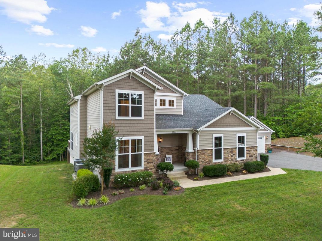 Attached, Backyard, Exterior, Facade, Split Level