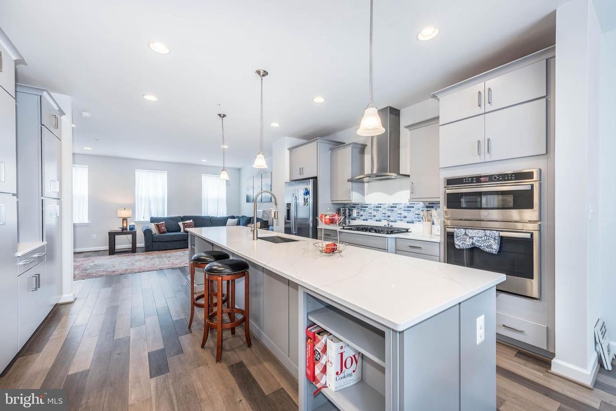 Interior, Kitchen, Living room, Pendant Lights, Recessed Lighting, Stainless Steel Appliances, Wood Texture Flooring