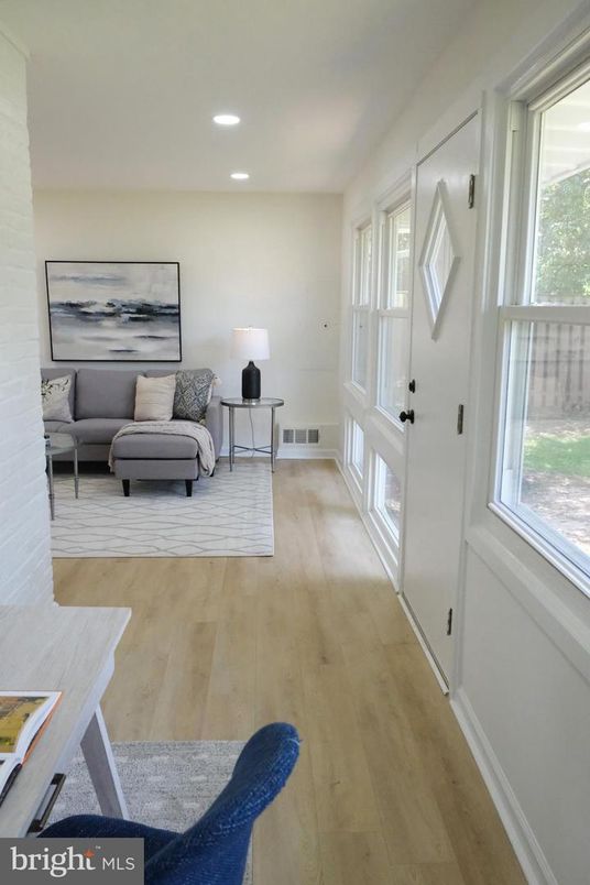 Interior, Recessed Lighting, Wood Texture Flooring
