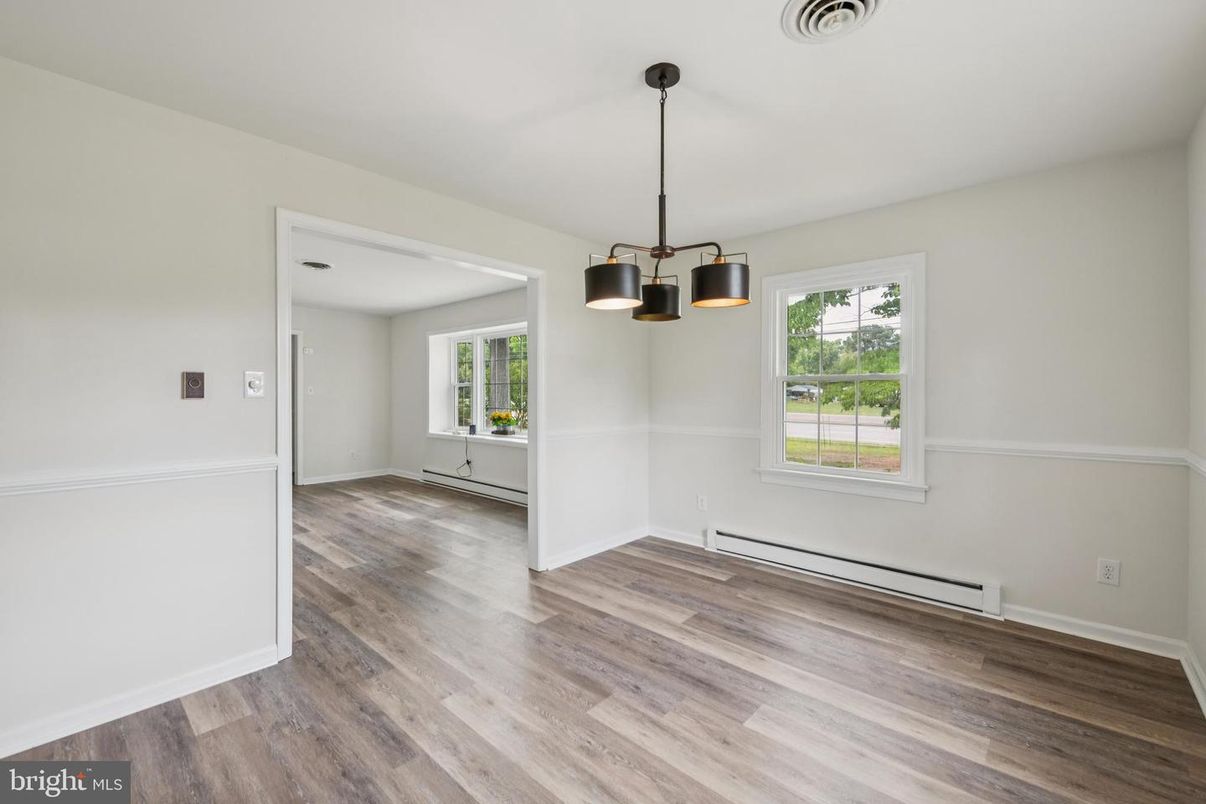Empty room, Interior, Pendant Lights, Wood Texture Flooring