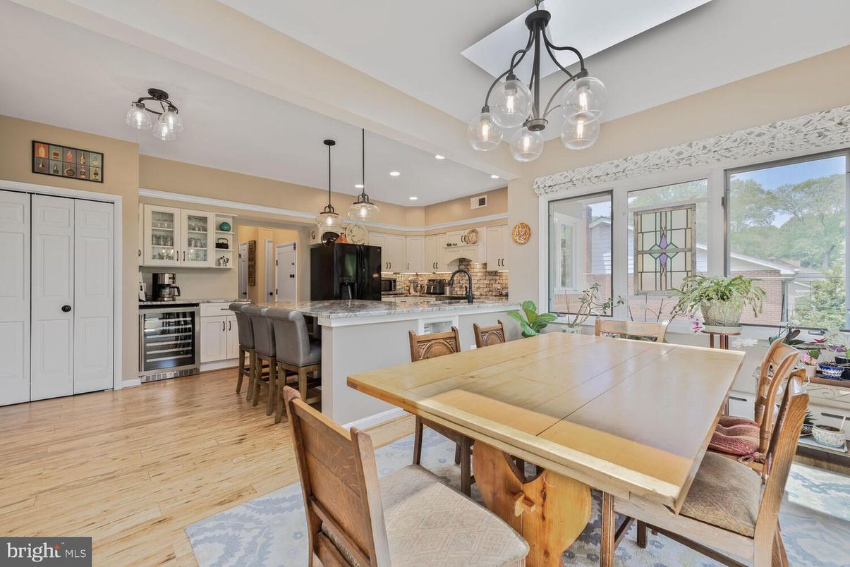 Dining room, Interior, Kitchen, Pendant Lights, Recessed Lighting, Wood Texture Flooring