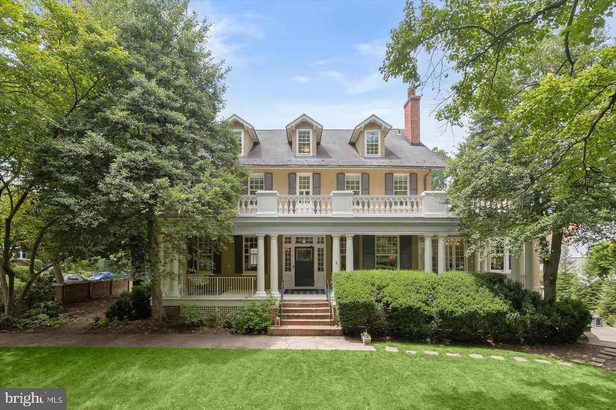 Exterior, Facade, American Foursquare