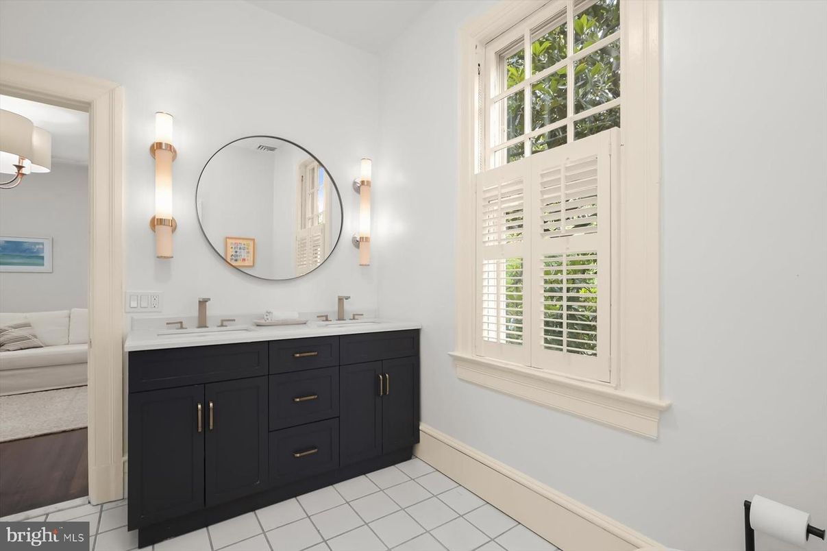 Bathroom, Dual Sink Vanities, Interior