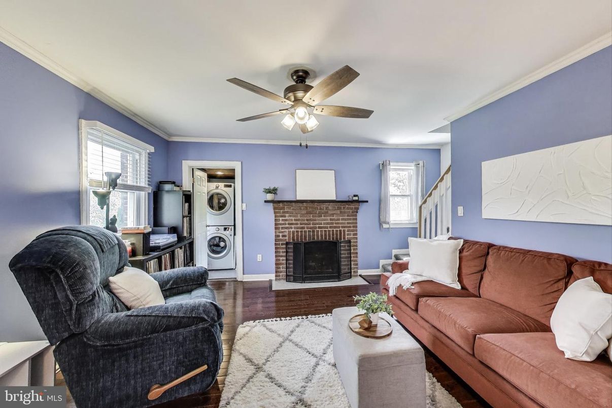 Fireplace, Interior, Living room, Washer, Wood Texture Flooring