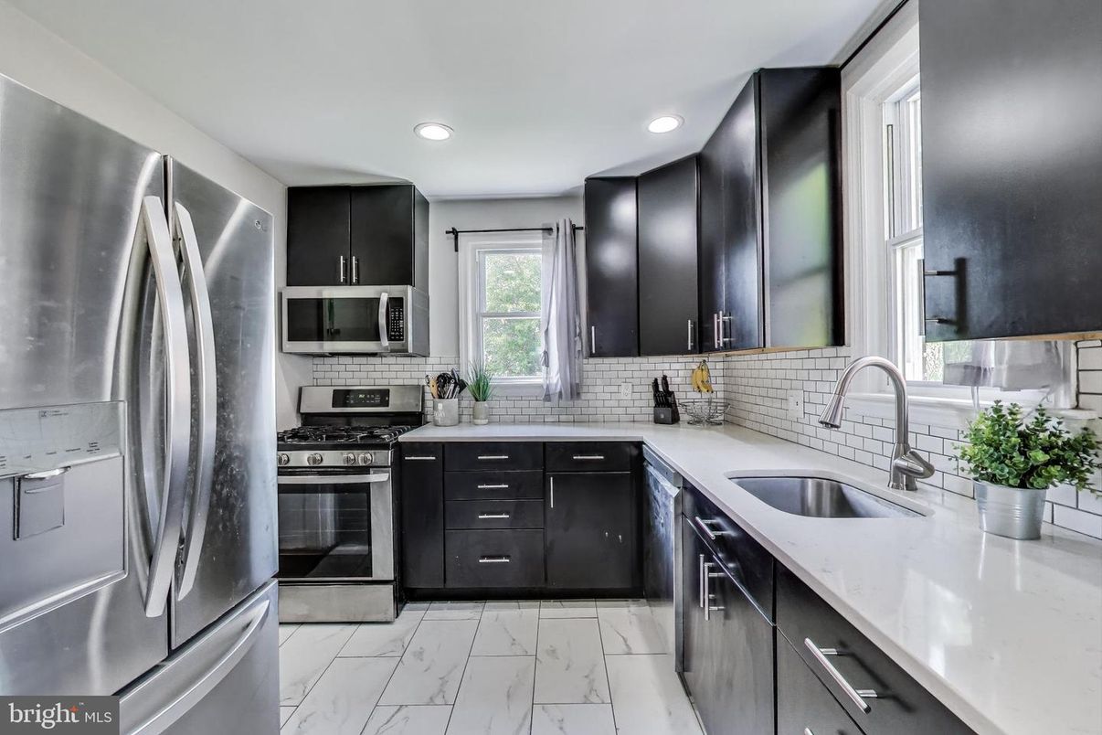 Interior, Kitchen, Marble, Recessed Lighting, Stainless Steel Appliances
