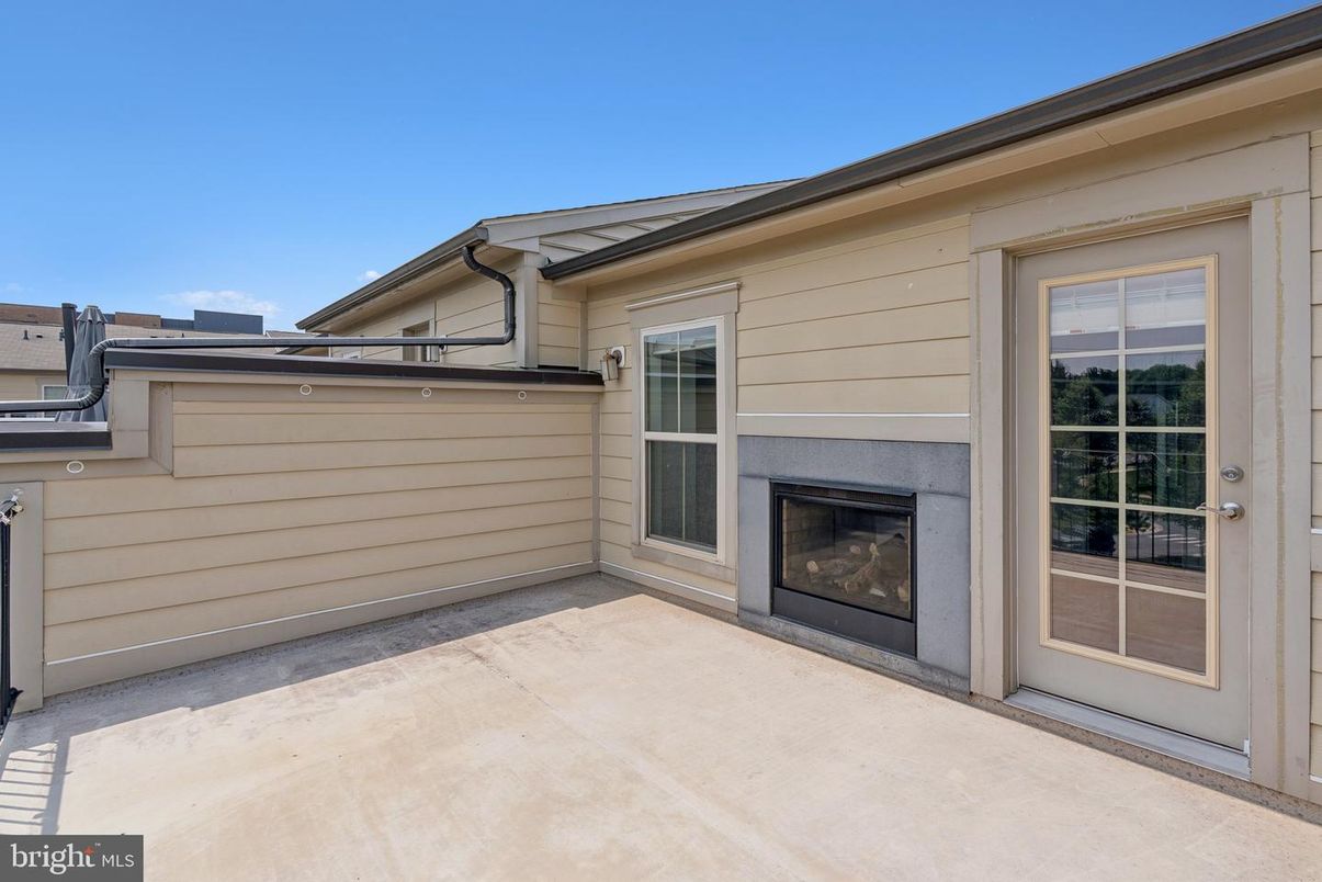 Exterior, Fireplace