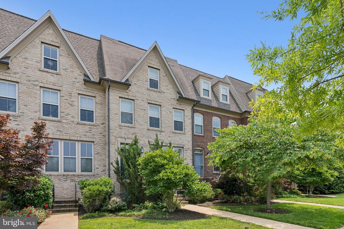 Exterior, Facade, Brick Facade, Rowhouse