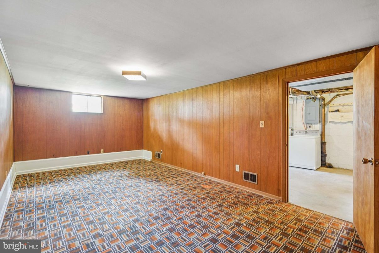 Empty room, Interior, Washer, Wooden Walls