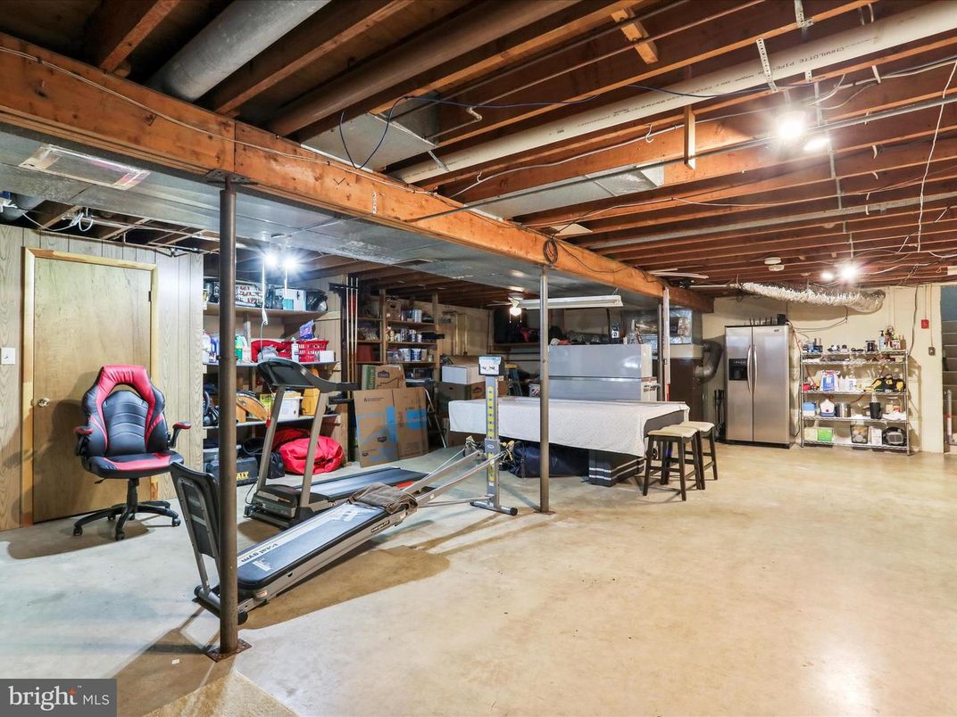 Fitness Equipment, Interior, Wooden Beams