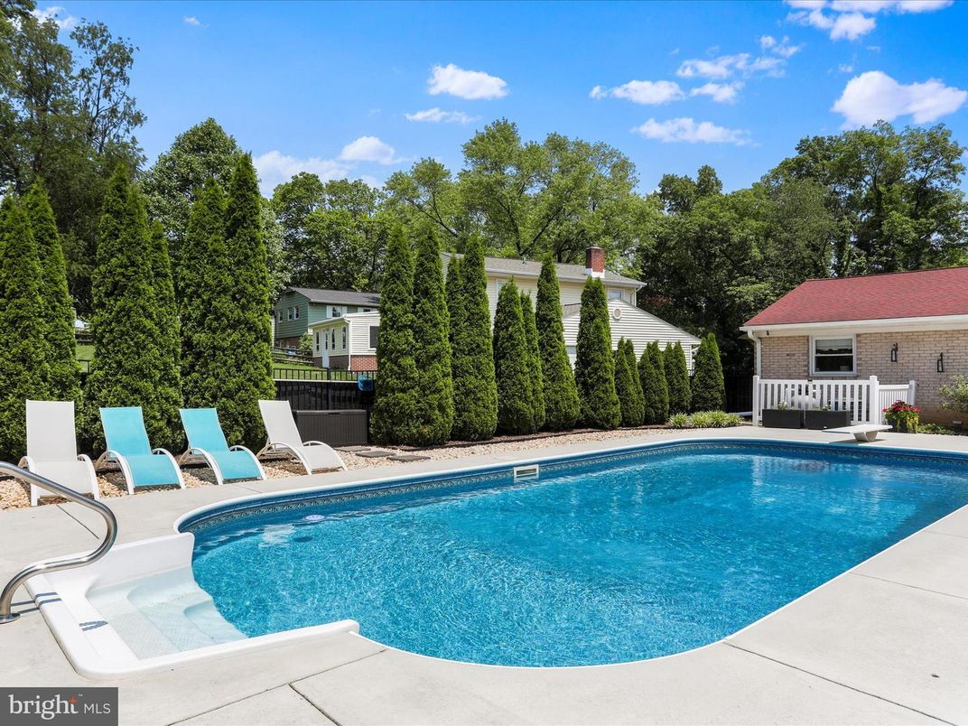 Exterior, Pool