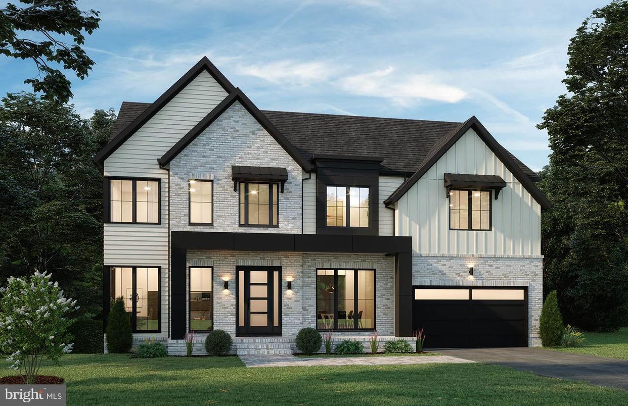 Attached, Exterior, Facade, Farmhouse
