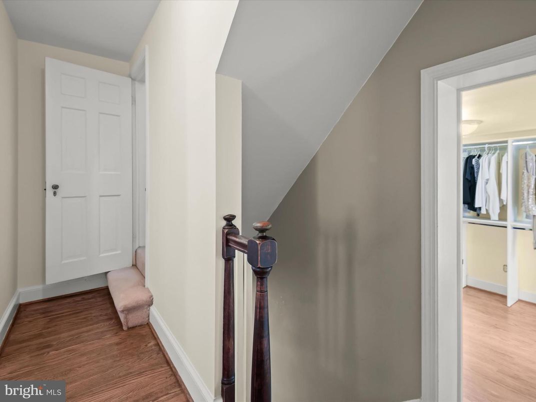 Interior, Walk-in Closets, Wood Texture Flooring