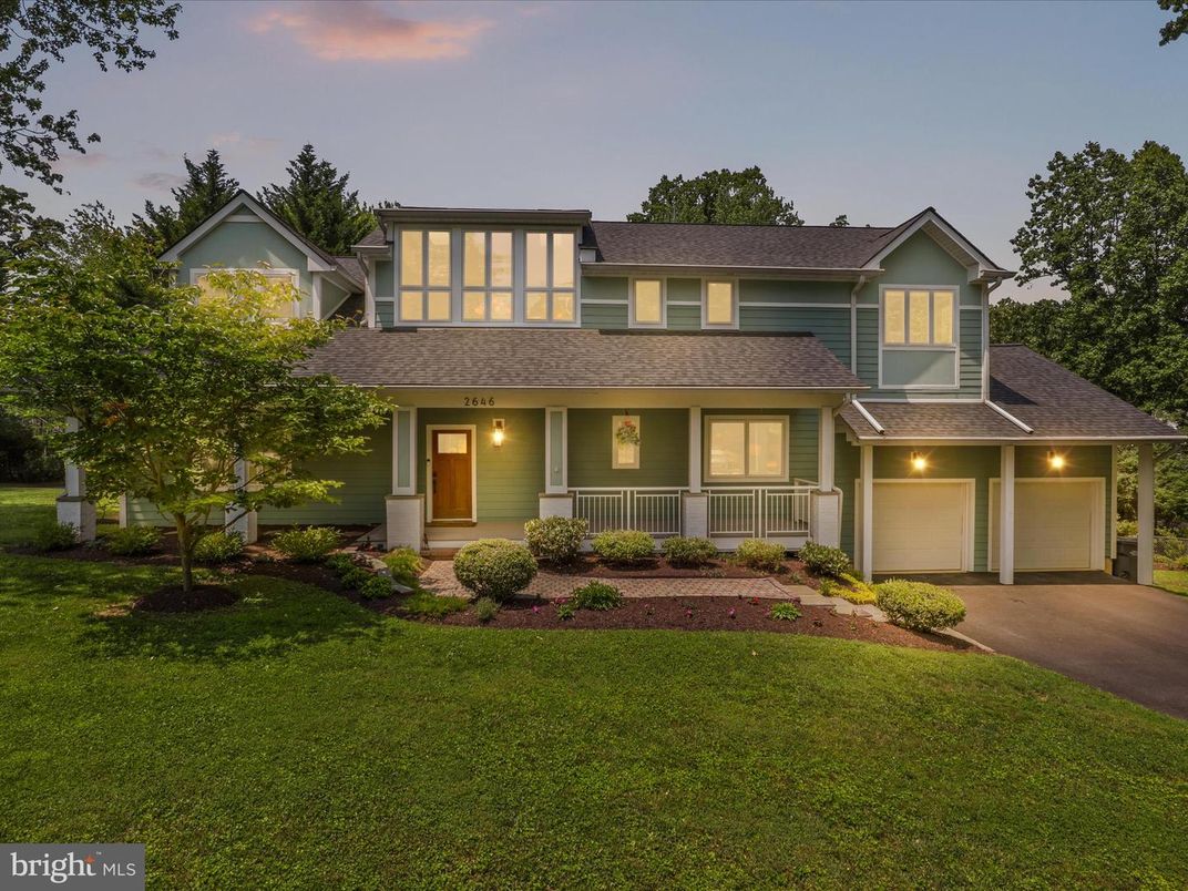 Attached, Exterior, Facade, Farmhouse