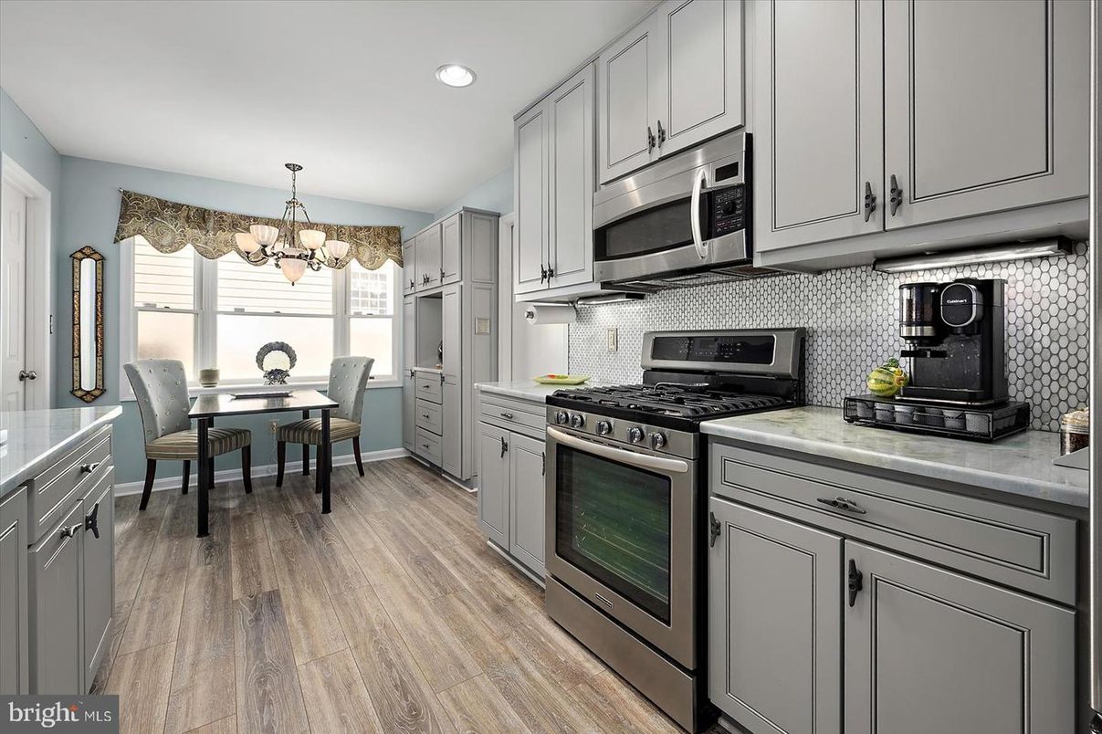 Chandelier, Dining room, Interior, Kitchen, Recessed Lighting, Wood Texture Flooring