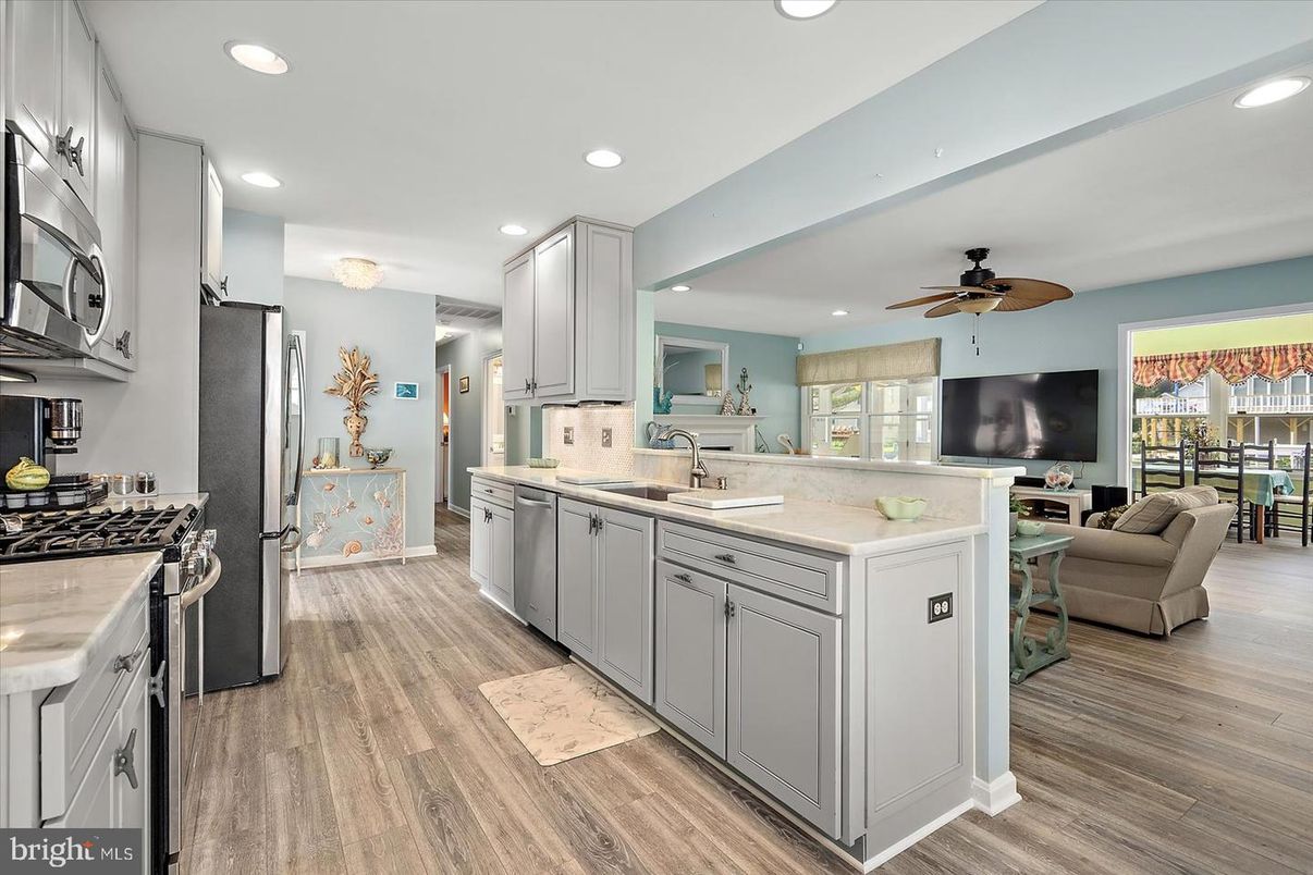 Interior, Kitchen, Living room, Recessed Lighting, Wood Texture Flooring