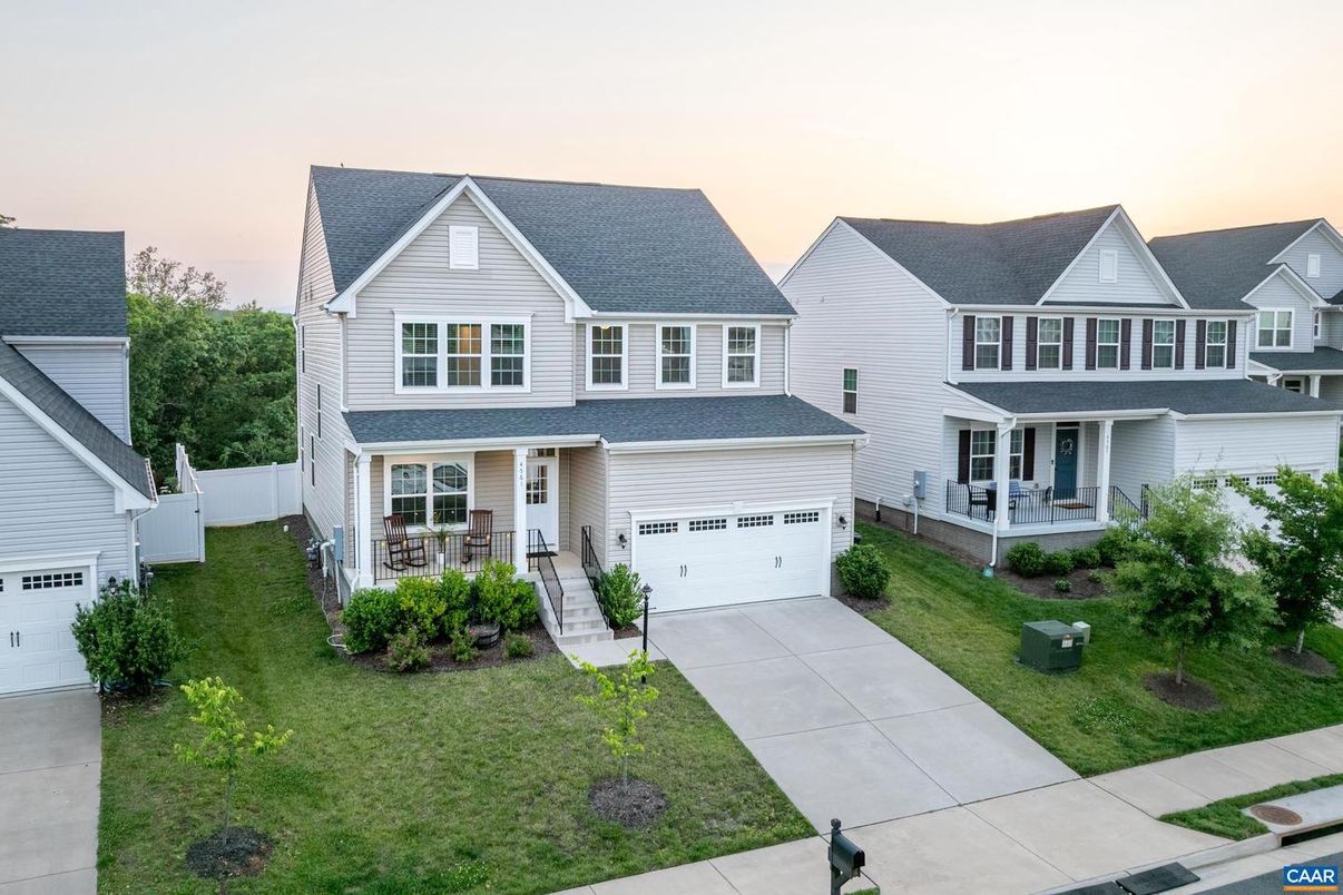 Attached, Exterior, Facade, Farmhouse