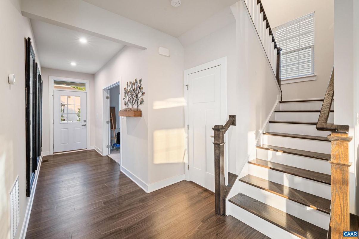 Interior, Recessed Lighting, Wood Texture Flooring