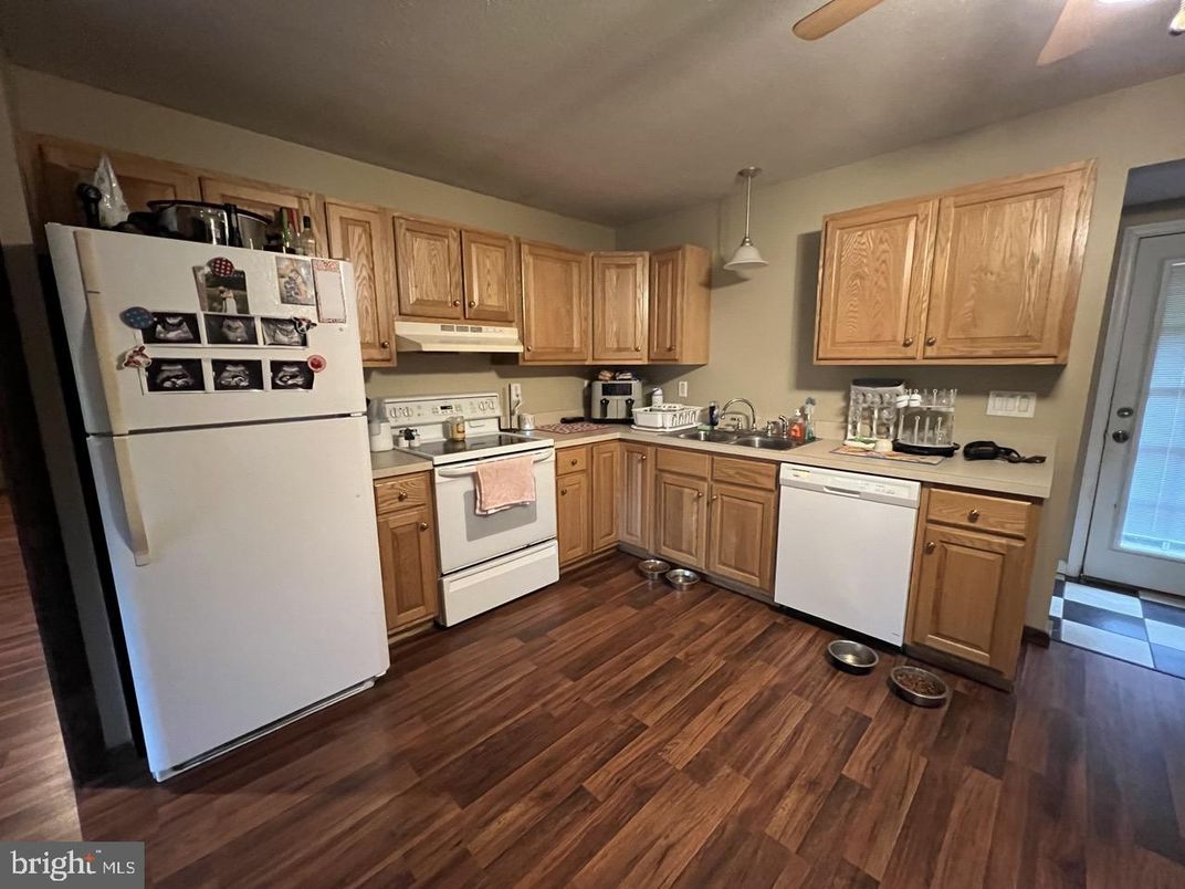 Interior, Kitchen, Pendant Lights, Wood Texture Flooring