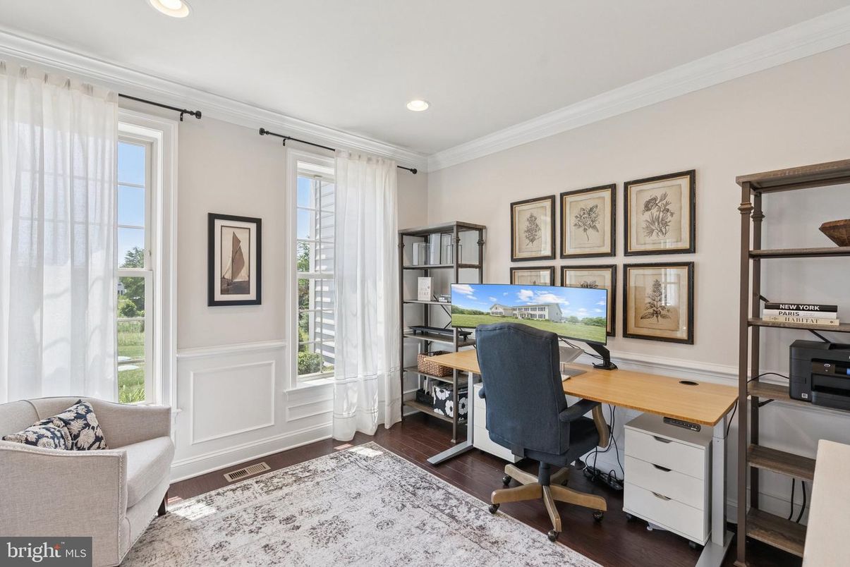 Home Office, Interior, Recessed Lighting, Wood Texture Flooring