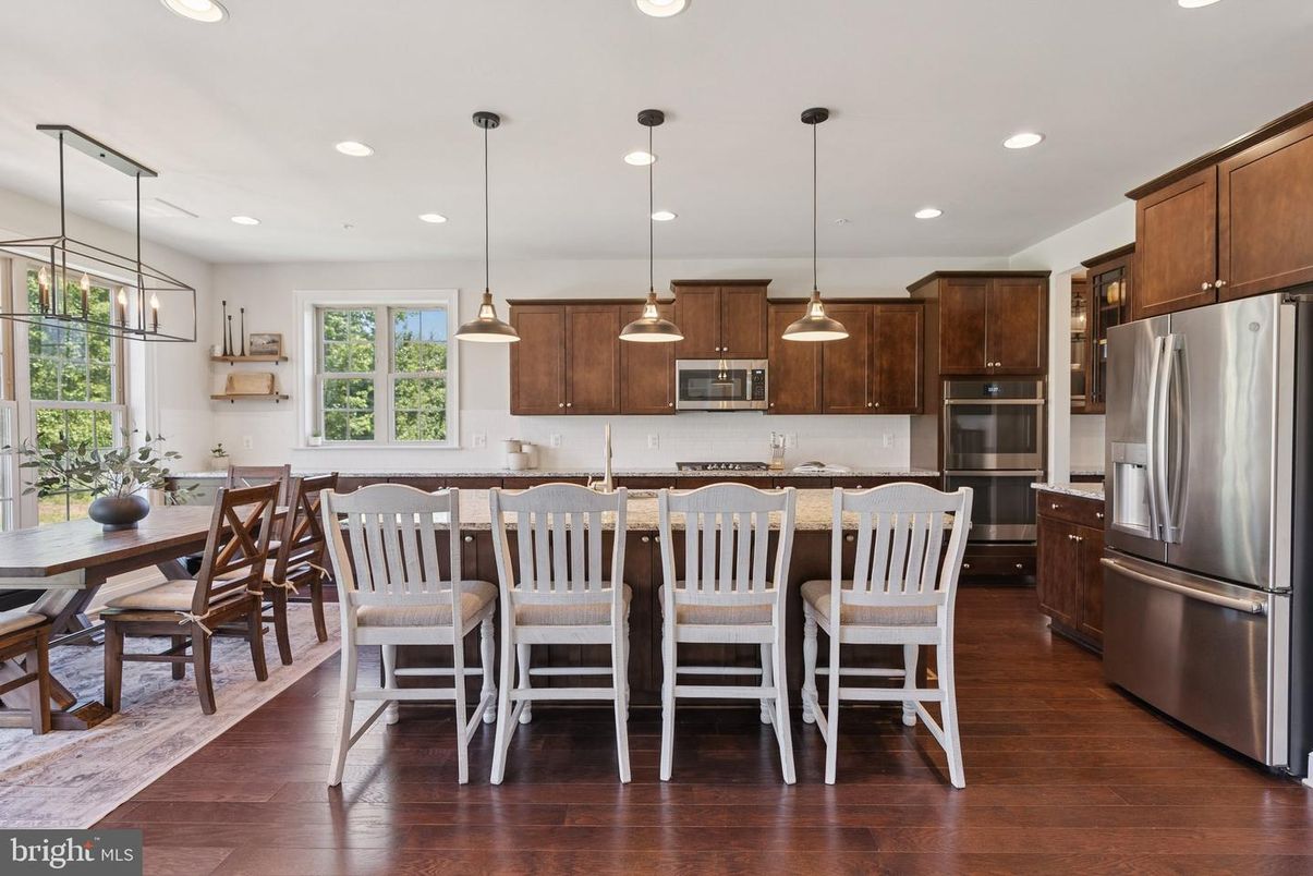 Dining room, Interior, Kitchen, Pendant Lights, Recessed Lighting, Stainless Steel Appliances, Wood Texture Flooring