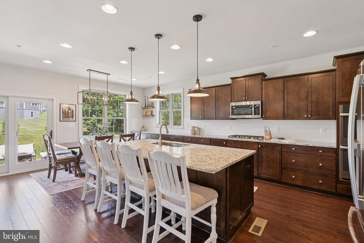 Dining room, Interior, Kitchen, Pendant Lights, Recessed Lighting, Stainless Steel Appliances, Wood Texture Flooring