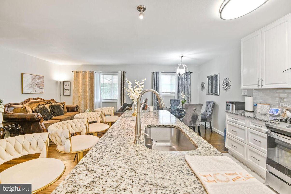 Dining room, Interior, Kitchen, Living room, Pendant Lights, Wood Texture Flooring