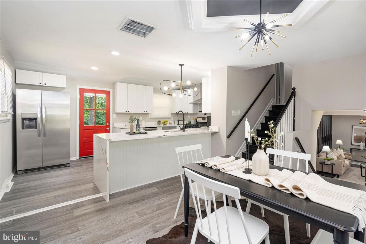 Dining room, Interior, Kitchen, Pendant Lights, Recessed Lighting, Stainless Steel Appliances, Wood Texture Flooring