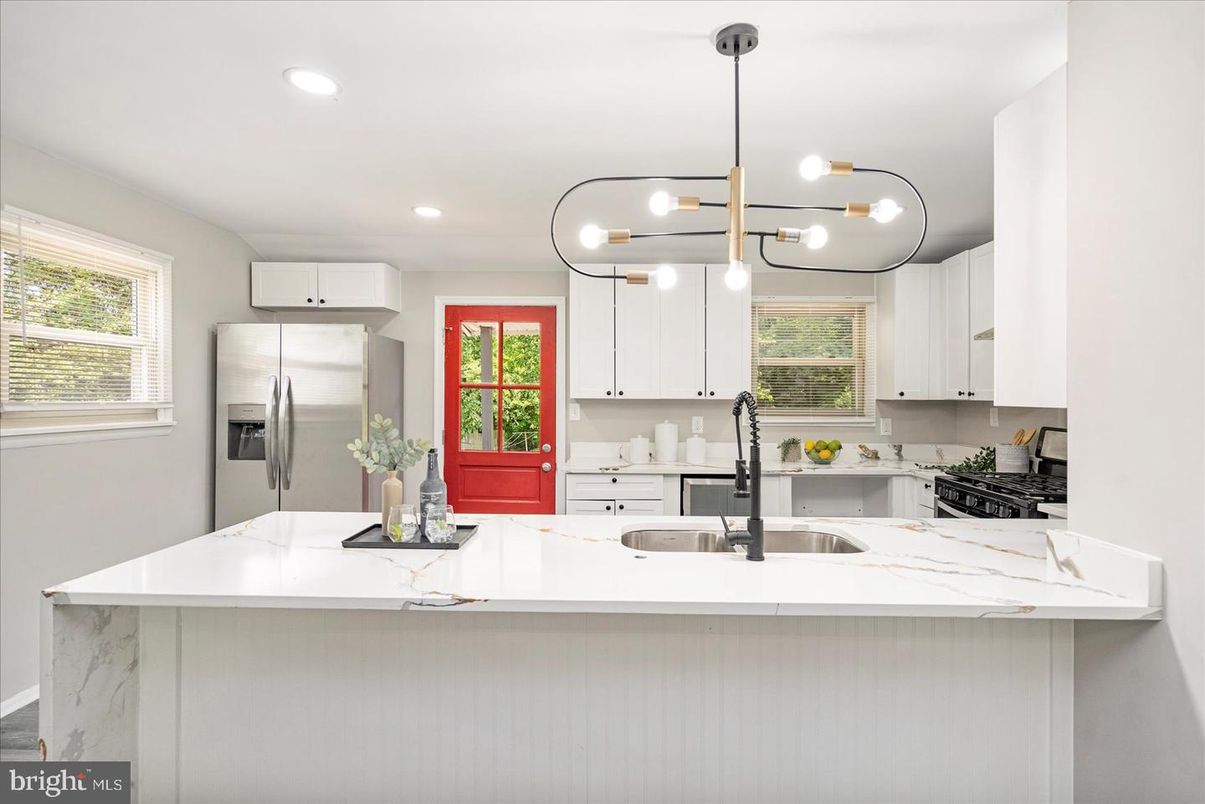 Interior, Kitchen, Pendant Lights, Recessed Lighting, Stainless Steel Appliances