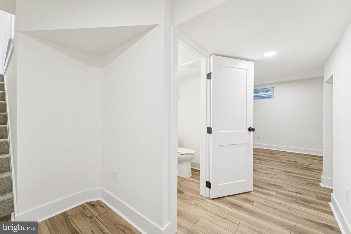 Bathroom, Interior, Recessed Lighting, Wood Texture Flooring