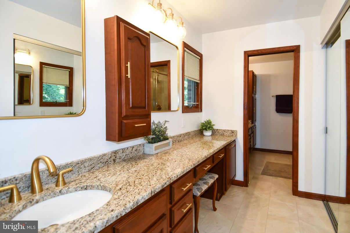 Bathroom, Dual Sink Vanities, Interior