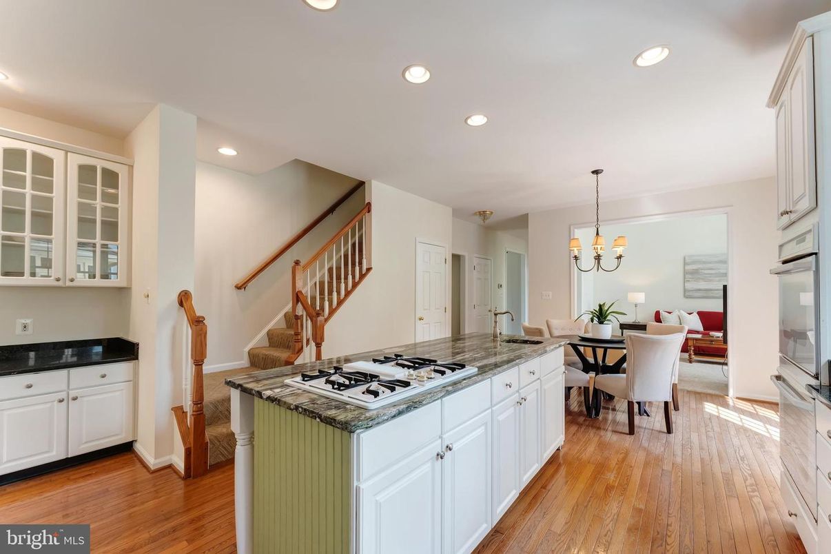 Chandelier, Dining room, Interior, Kitchen, Recessed Lighting, Wood Texture Flooring