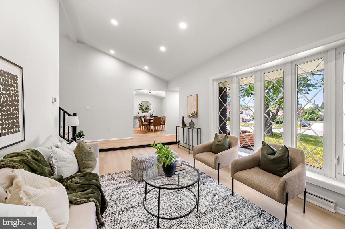Dining room, Interior, Living room, Recessed Lighting, Wood Texture Flooring