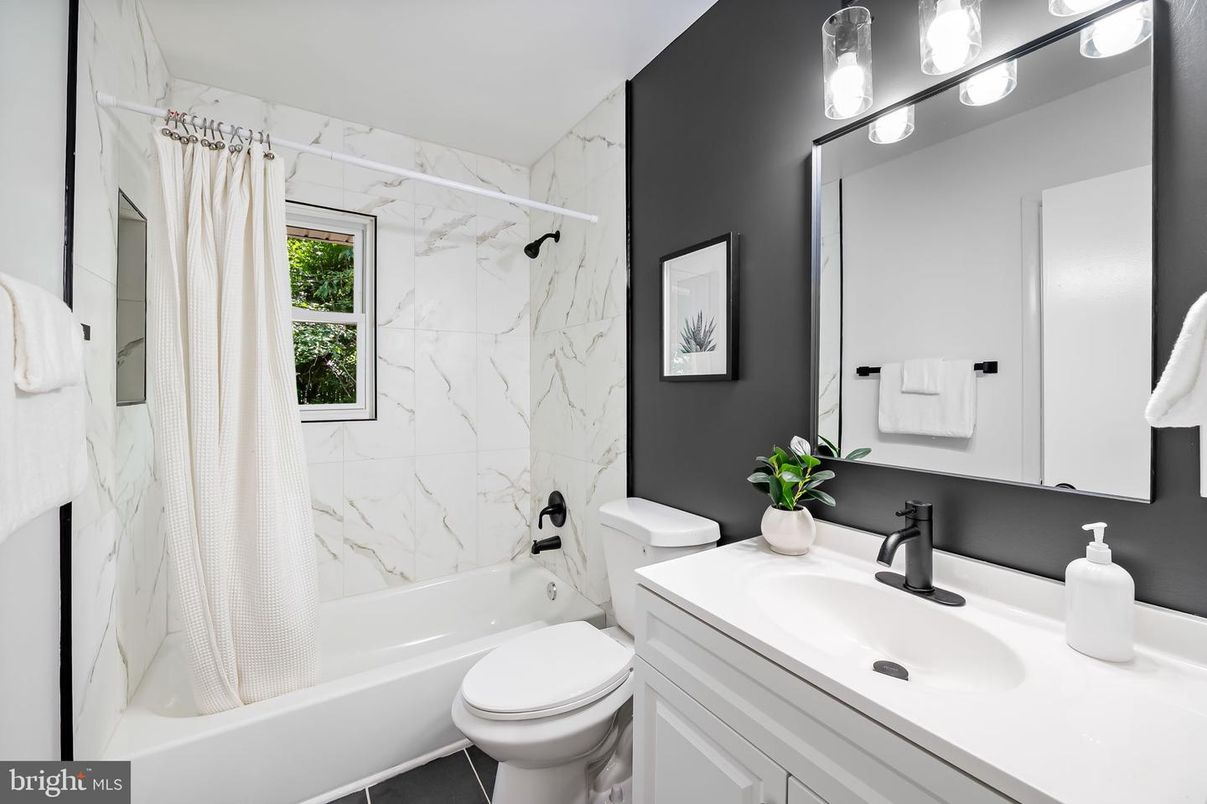 Bathroom, Interior, Marble Walls