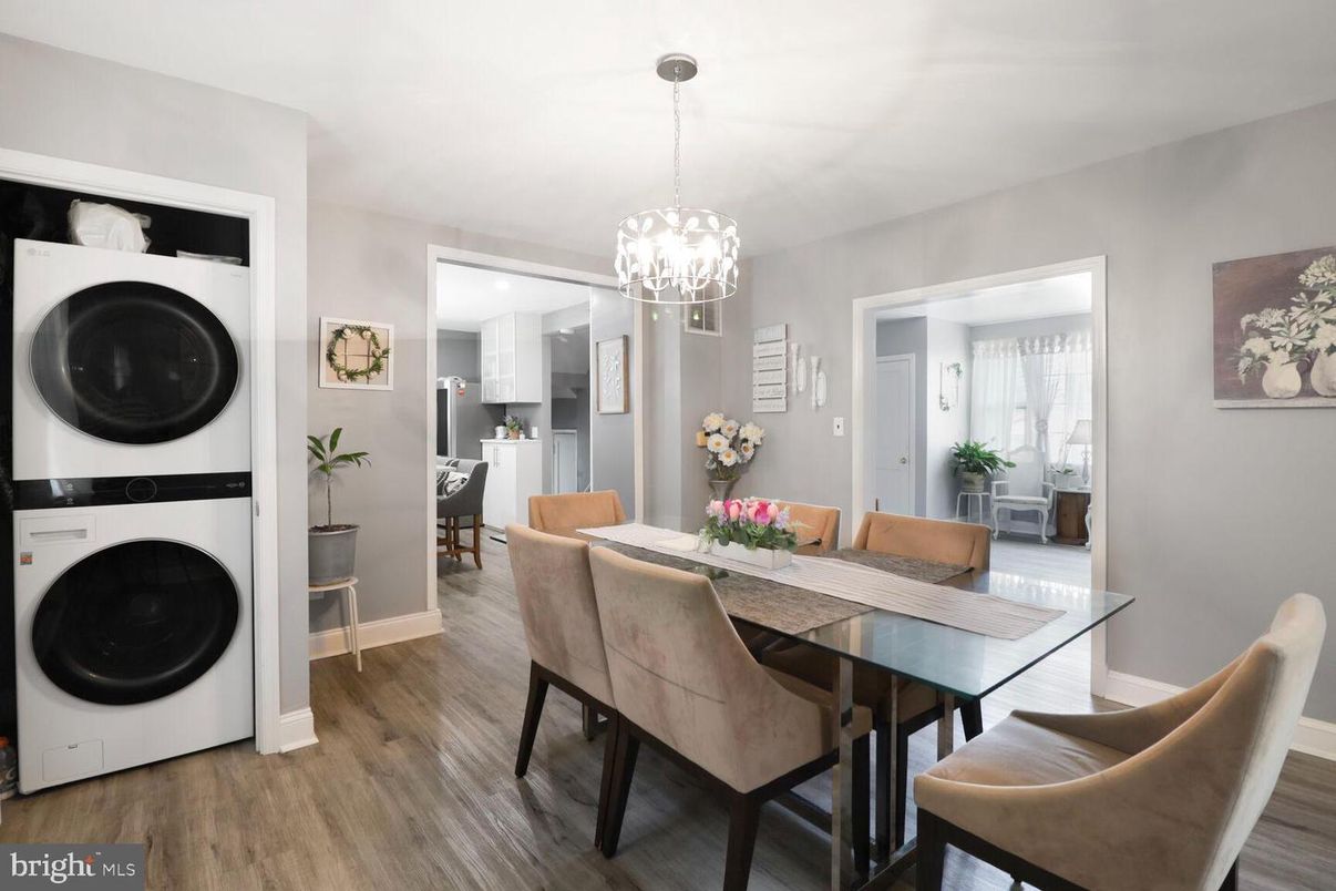 Chandelier, Dining room, Interior, Pendant Lights, Utility Closets, Washer, Wood Texture Flooring