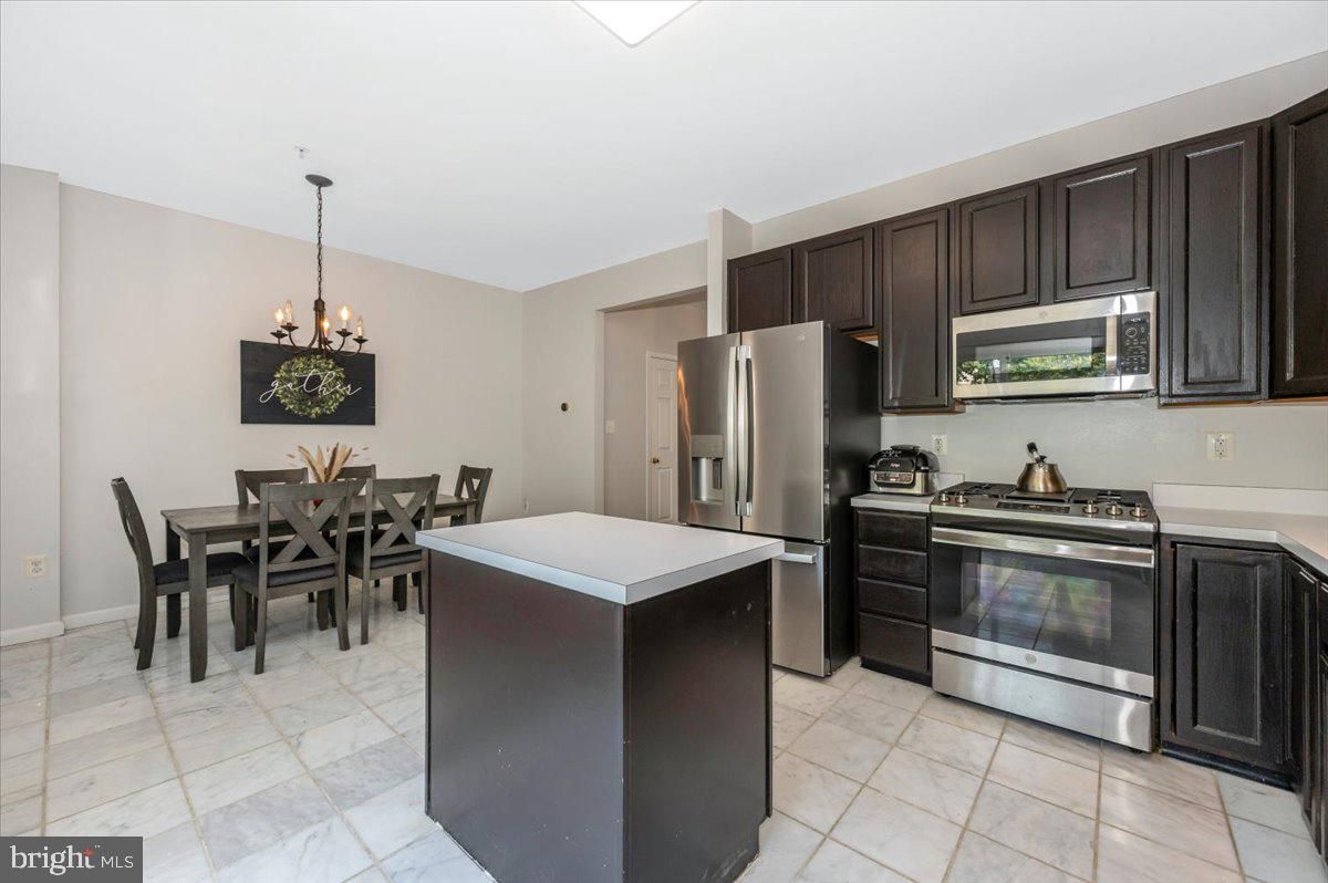 Chandelier, Dining room, Interior, Kitchen, Pendant Lights, Stainless Steel Appliances