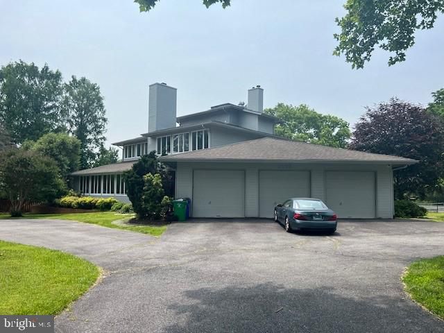 Attached, Exterior, Facade, Modern