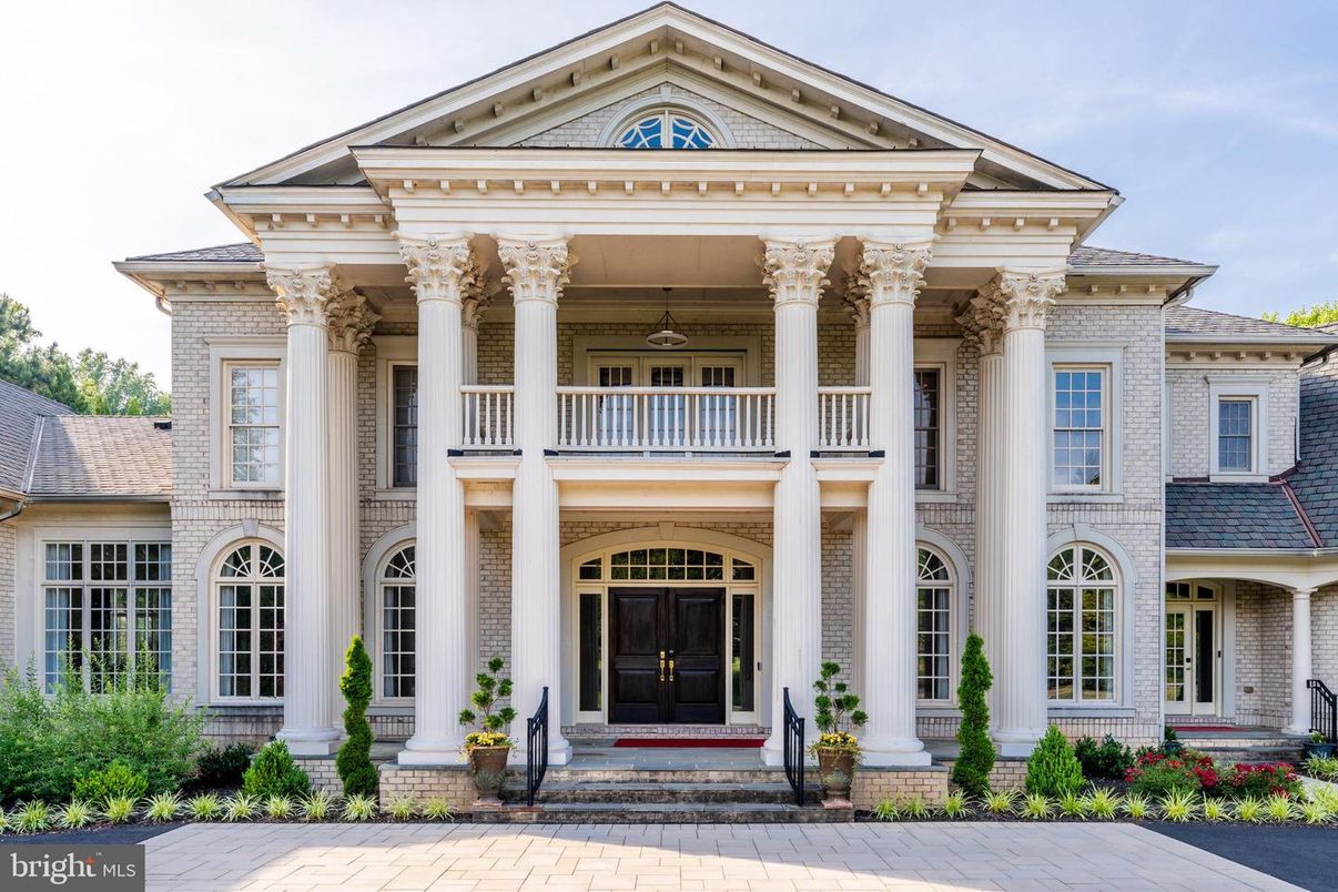 Exterior, Facade, Georgian