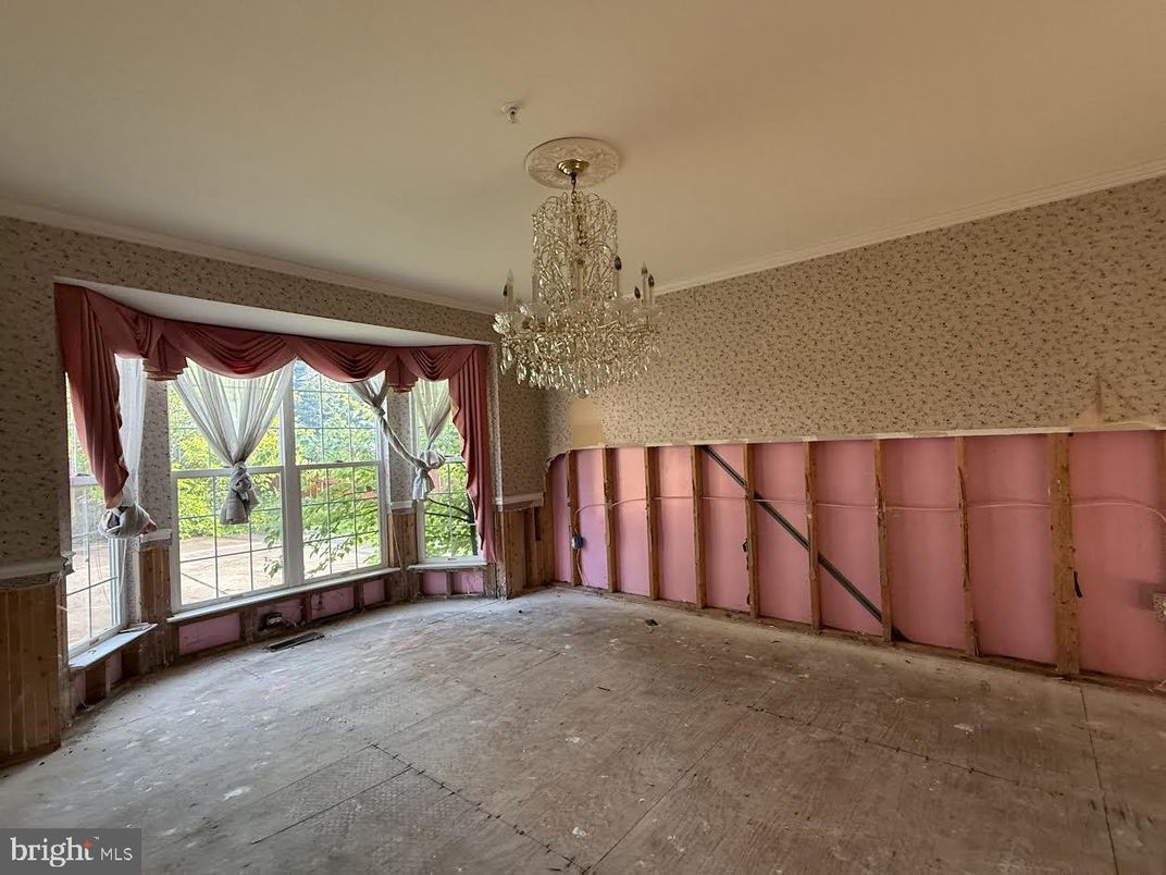 Chandelier, Empty room, Interior