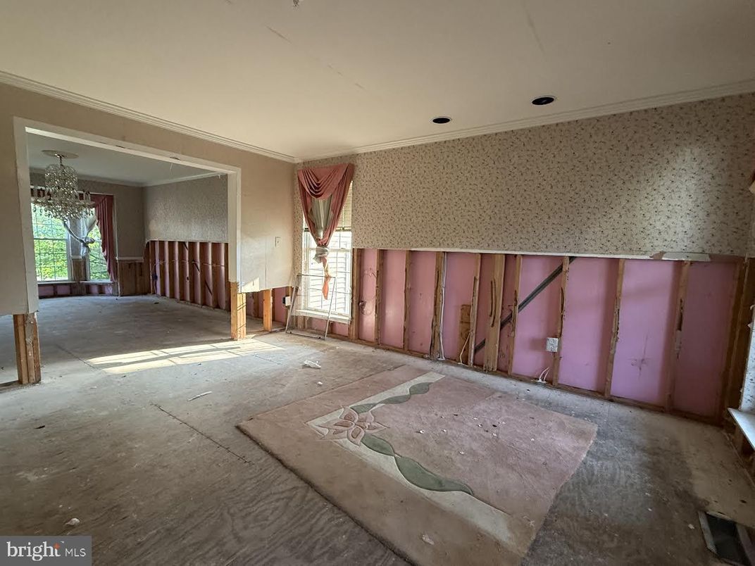 Chandelier, Empty room, Interior