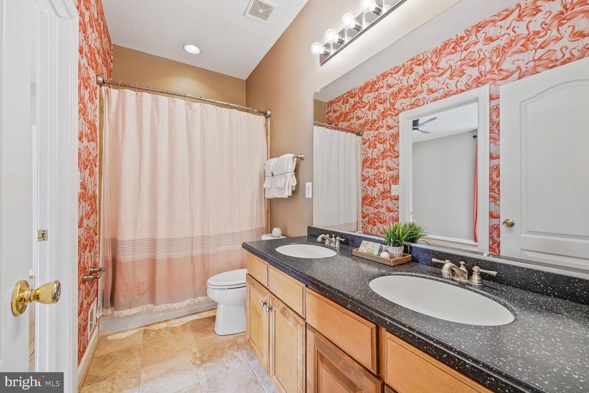 Bathroom, Dual Sink Vanities, Interior, Recessed Lighting