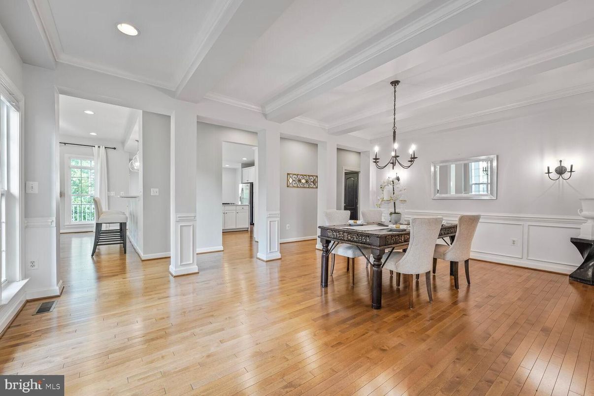 Chandelier, Dining room, Interior, Recessed Lighting, Wood Texture Flooring