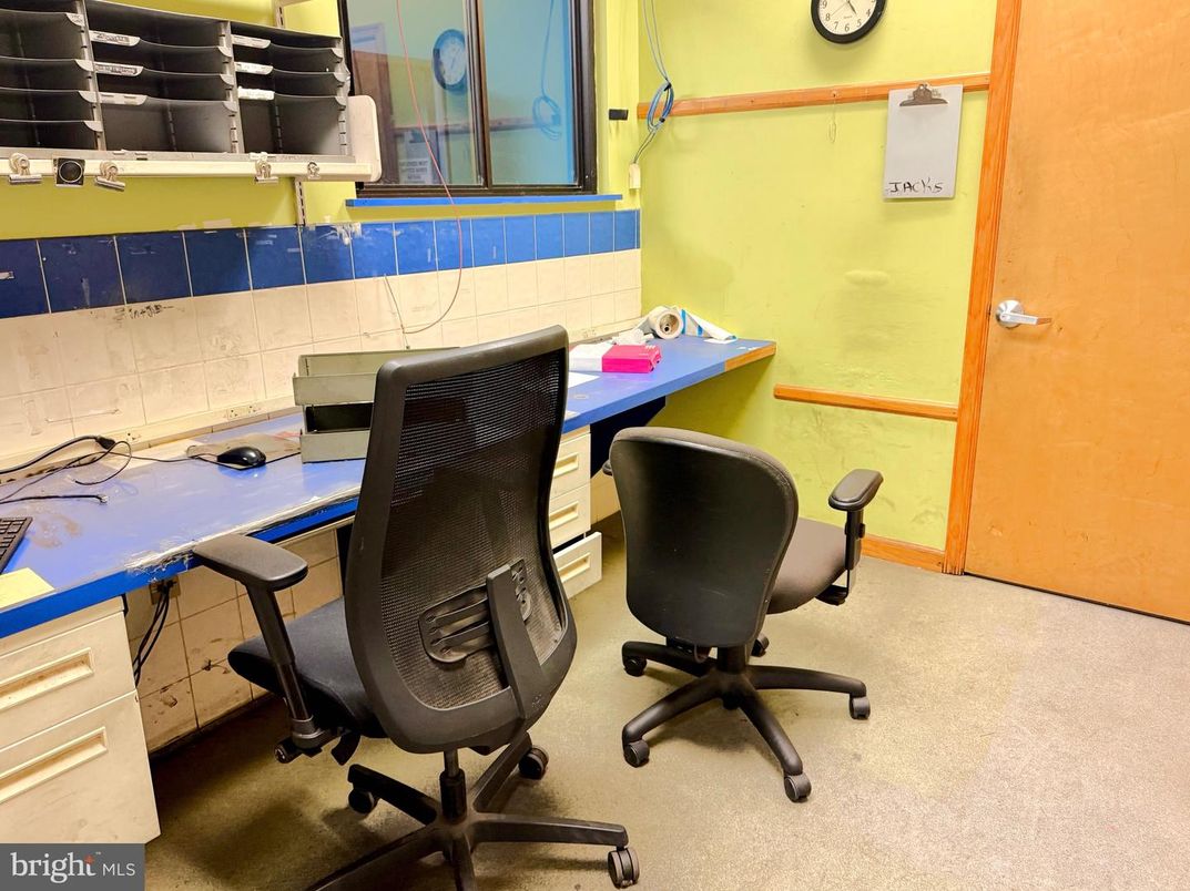 Home Office, Interior